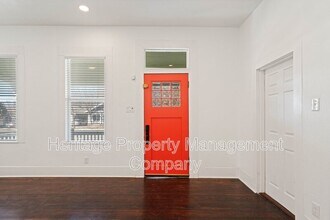 1106 W Summit Ave. in San Antonio, TX - Building Photo - Building Photo