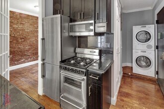 314 E 106th St in New York, NY - Foto de edificio - Building Photo