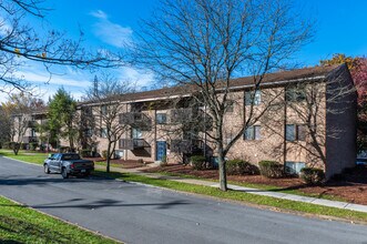 Sandy Creek in Bethel Park, PA - Building Photo - Building Photo