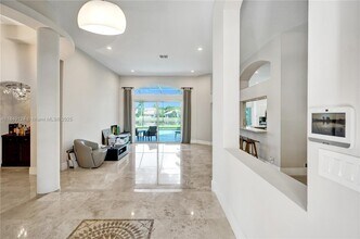 394 Mallard Ln in Weston, FL - Building Photo - Building Photo