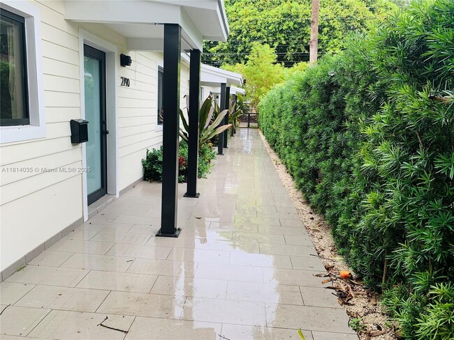 2790 SW 32nd Ave in Miami, FL - Building Photo - Building Photo