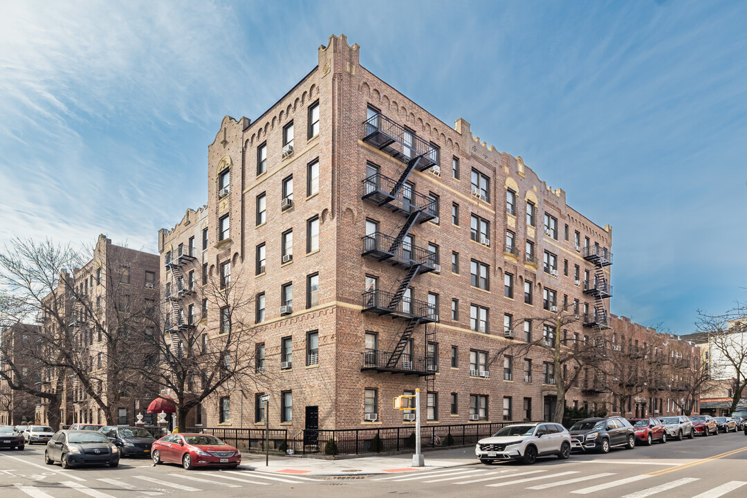 2808 35th St in Long Island City, NY - Foto de edificio