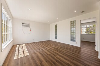 801 S Burnside Ave, Unit A in Los Angeles, CA - Foto de edificio - Building Photo