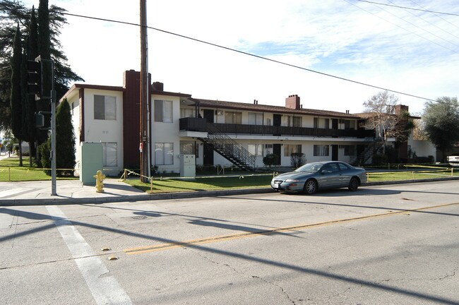 501 W 34th St in San Bernardino, CA - Foto de edificio - Building Photo