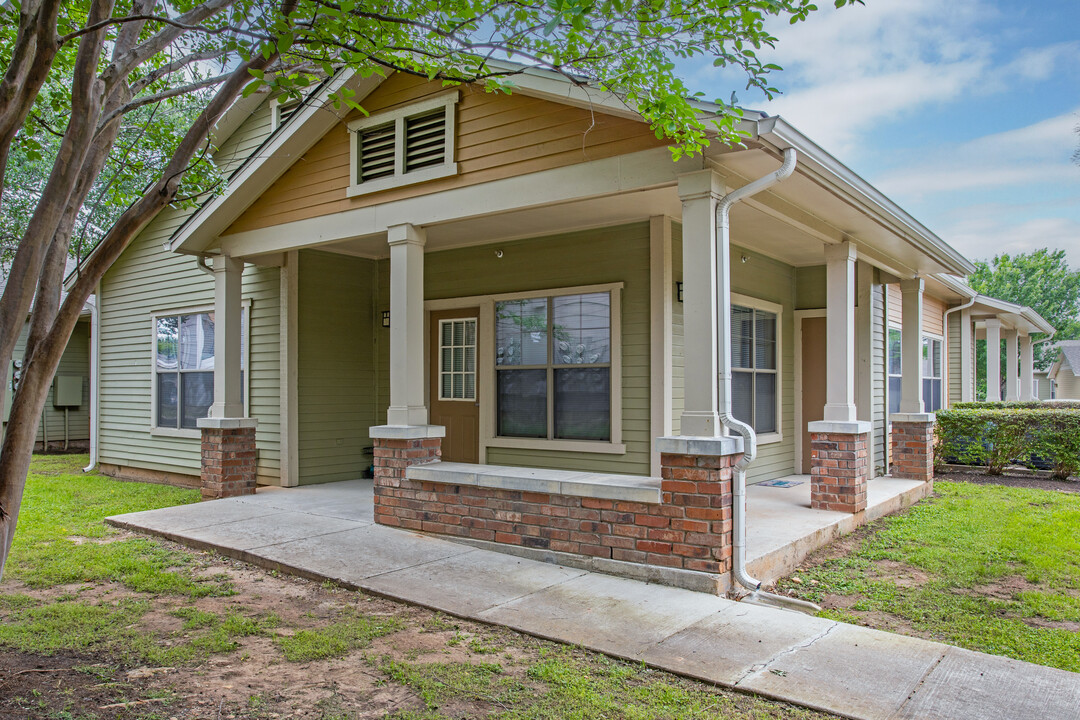 Mariposa at River Bend 55+ Apartment Homes in Georgetown, TX - Foto de edificio