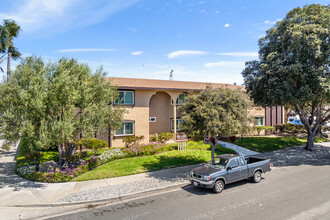 Armada Apartments in Ventura, CA - Building Photo - Building Photo