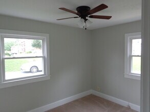 607 Waterloo Rd in Warrenton, VA - Foto de edificio - Building Photo