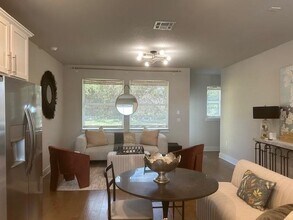 142 Volterra Ln in Dripping Springs, TX - Foto de edificio - Building Photo