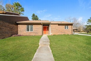 5566 Circlestone Ln in Stone Mountain, GA - Building Photo