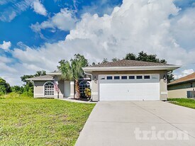 7352 Bolten Ln in Port Charlotte, FL - Building Photo