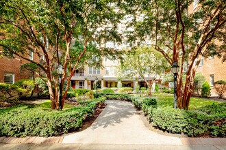 9411 59th Ave in Elmhurst, NY - Foto de edificio - Building Photo