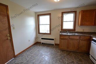 26 N Broadway St, Unit 2S in Joliet, IL - Building Photo - Building Photo