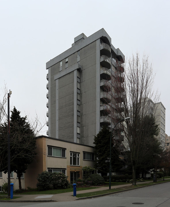 Pat Rose Place in Vancouver, BC - Building Photo