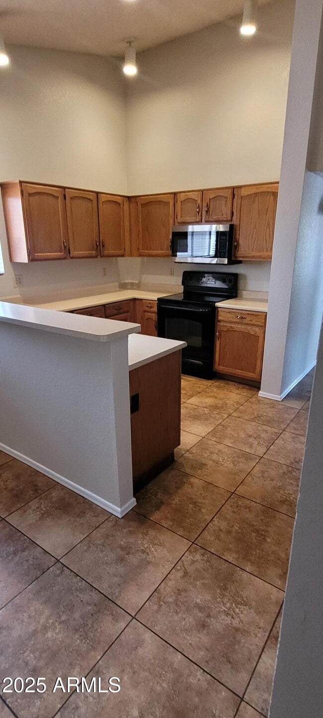 property at 5610 E Elmwood St