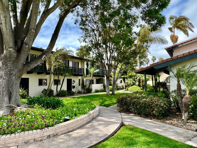 3266 Loma Riviera Dr in San Diego, CA - Building Photo - Building Photo
