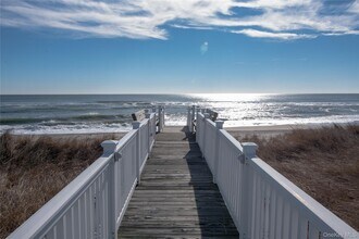 605 Dune Rd in Southampton, NY - Building Photo - Building Photo