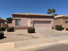 6348 W Pontiac Dr in Glendale, AZ - Building Photo