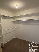 539 W Stratford Pl, Unit 405 in Chicago, IL - Building Photo - Building Photo