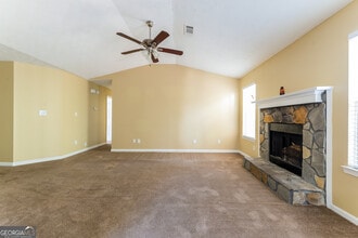 6805 Silver Maple Dr in Rex, GA - Foto de edificio - Building Photo