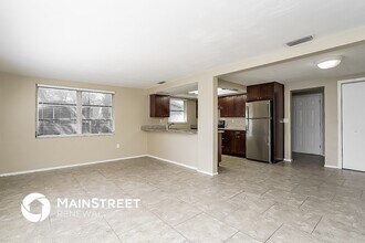 11612 Crystal Lake Dr in Port Richey, FL - Building Photo - Building Photo