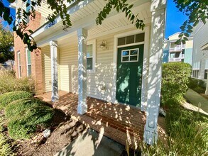 4142 Seafarer Ave in Norfolk, VA - Foto de edificio - Building Photo