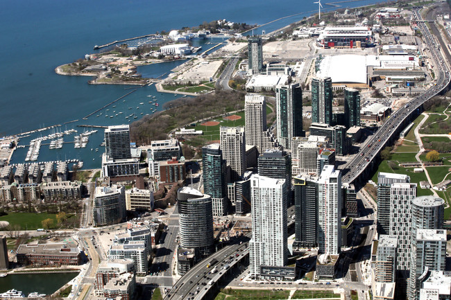 Panorama Condos in Toronto, ON - Building Photo - Building Photo