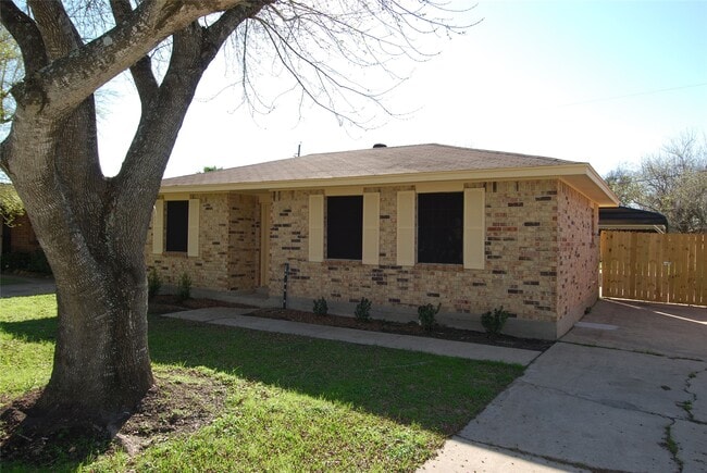4710 Pine St in Seabrook, TX - Building Photo - Building Photo