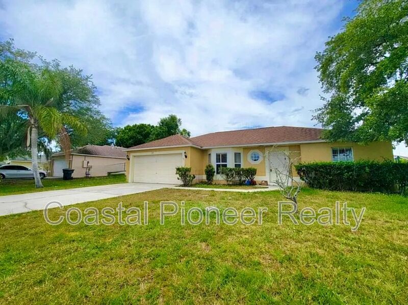 462 Lark Ct in Kissimmee, FL - Building Photo