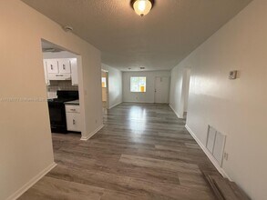 2631 NW 25th St in Fort Lauderdale, FL - Building Photo - Building Photo