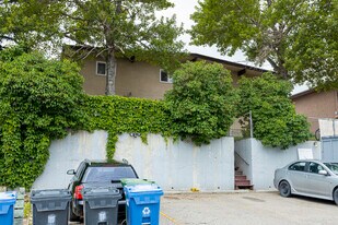 7420 Hunterview Dr NW in Calgary, AB - Building Photo