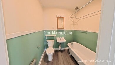 55 Union St, Unit 1 in Brewer, ME - Foto de edificio - Building Photo