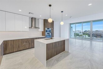 777 3rd Ave N, Unit 907 in St. Petersburg, FL - Building Photo - Building Photo