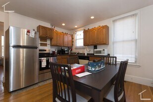 221 Freeman St in Brookline, MA - Building Photo