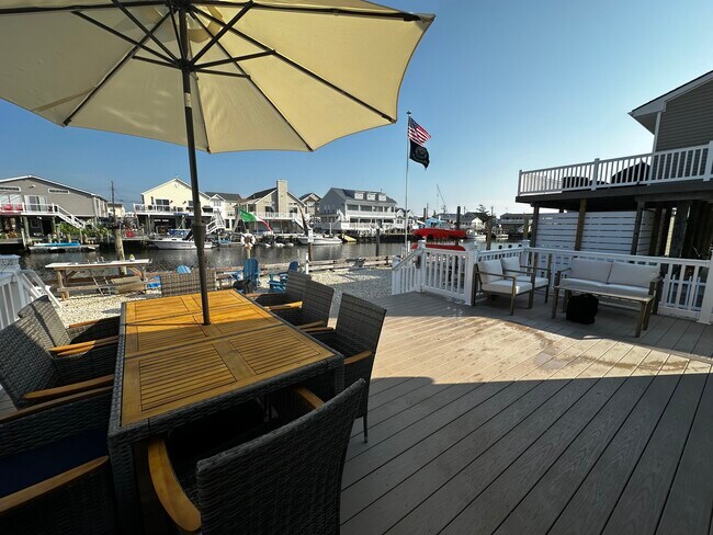 24 Angler Rd in Little Egg Harbor Township, NJ - Foto de edificio - Building Photo