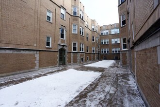 6317-6323 N Sacramento Ave in Chicago, IL - Foto de edificio - Building Photo