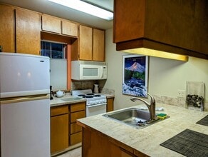 714 Cascade Ave in Hood River, OR - Building Photo - Building Photo