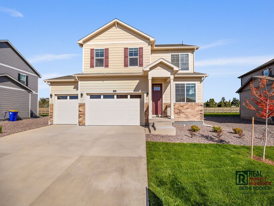 1024 Scotts Peak Dr in Berthoud, CO - Building Photo