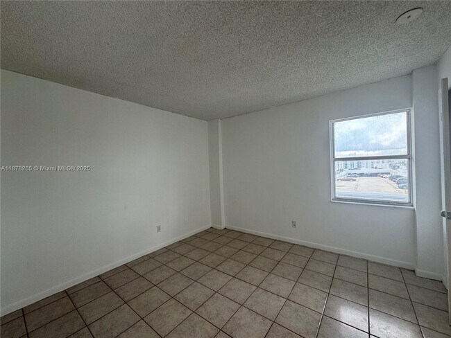 899 West Ave in Miami Beach, FL - Foto de edificio - Building Photo