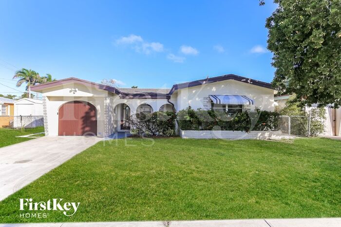 7481 Lincoln St in Hollywood, FL - Building Photo