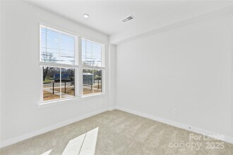 2833 Statesville Ave in Charlotte, NC - Building Photo - Building Photo