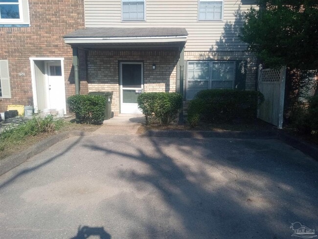 property at 728 N Fairfield Dr