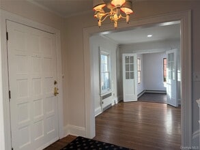 71 Hillcrest Ave in Manhasset, NY - Building Photo - Building Photo