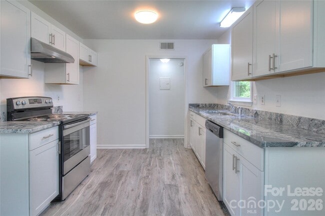 1015 Sharon Dr in Waxhaw, NC - Building Photo - Building Photo