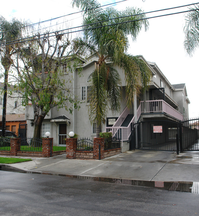 5302 Cartwright Ave in North Hollywood, CA - Building Photo