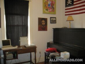 11 Scottfield Rd, Unit 3 in Boston, MA - Foto de edificio - Building Photo