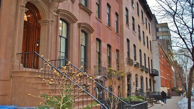 184 Thompson St-Unit -2A in New York, NY - Building Photo - Building Photo