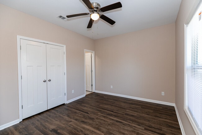 Patriots Place in Valdosta, GA - Foto de edificio - Building Photo