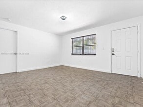 812 NW 55th Terrace in Miami, FL - Building Photo - Building Photo