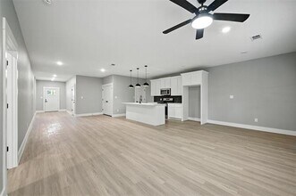 1331 W Crawford St in Denison, TX - Building Photo - Building Photo
