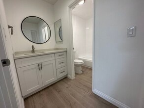 Croft Apartments in West Hollywood, CA - Foto de edificio - Building Photo